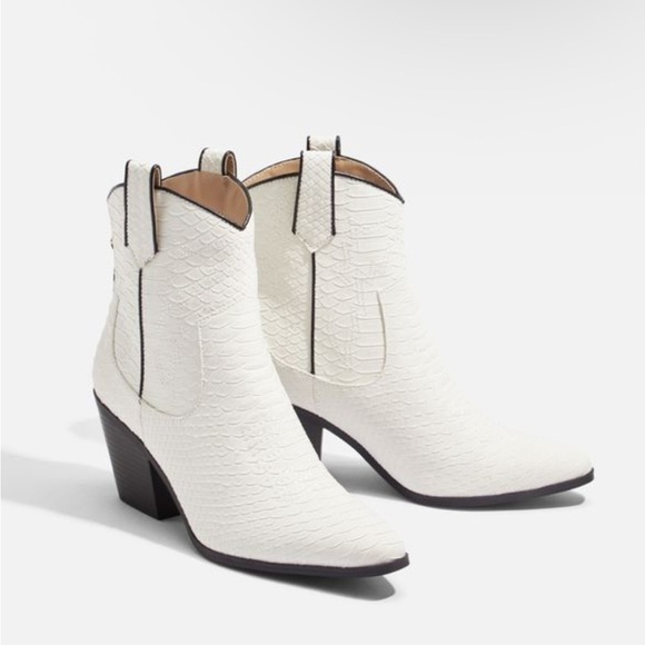 JustFab Sydney Western  White Textured Ankle Boot Sz 8 - Picture 8 of 16